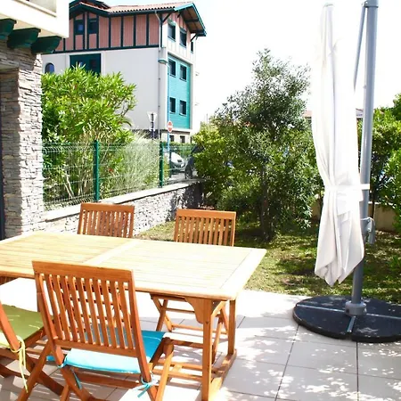 Apartment - Plage - Port - Famille - Jardin